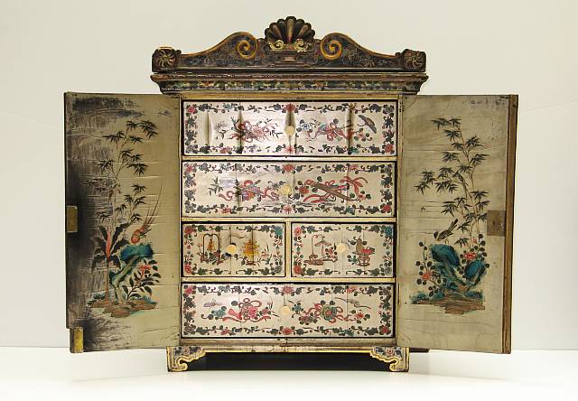 Chinese Export Cabinet 1
